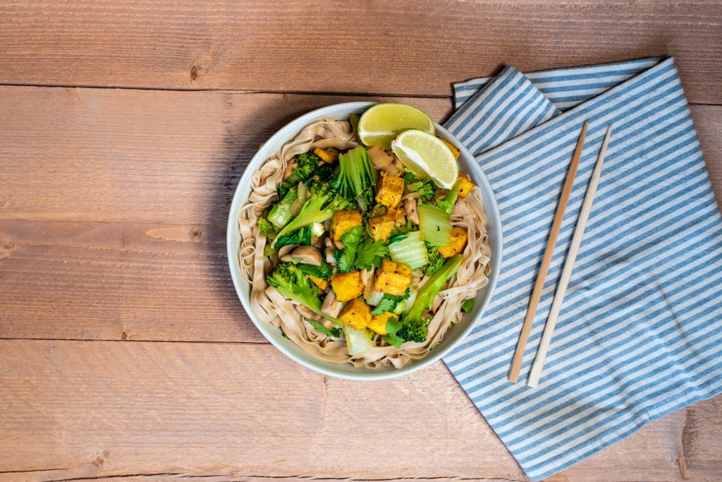 Rijstnoedels met groente en tofu