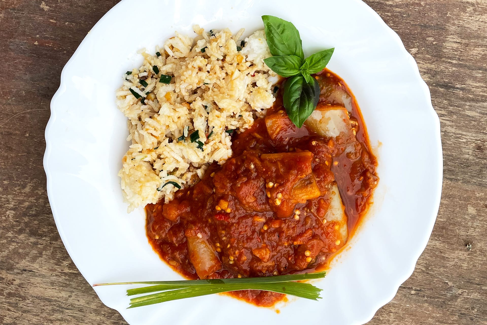 Aubergine in pittige tomatensaus