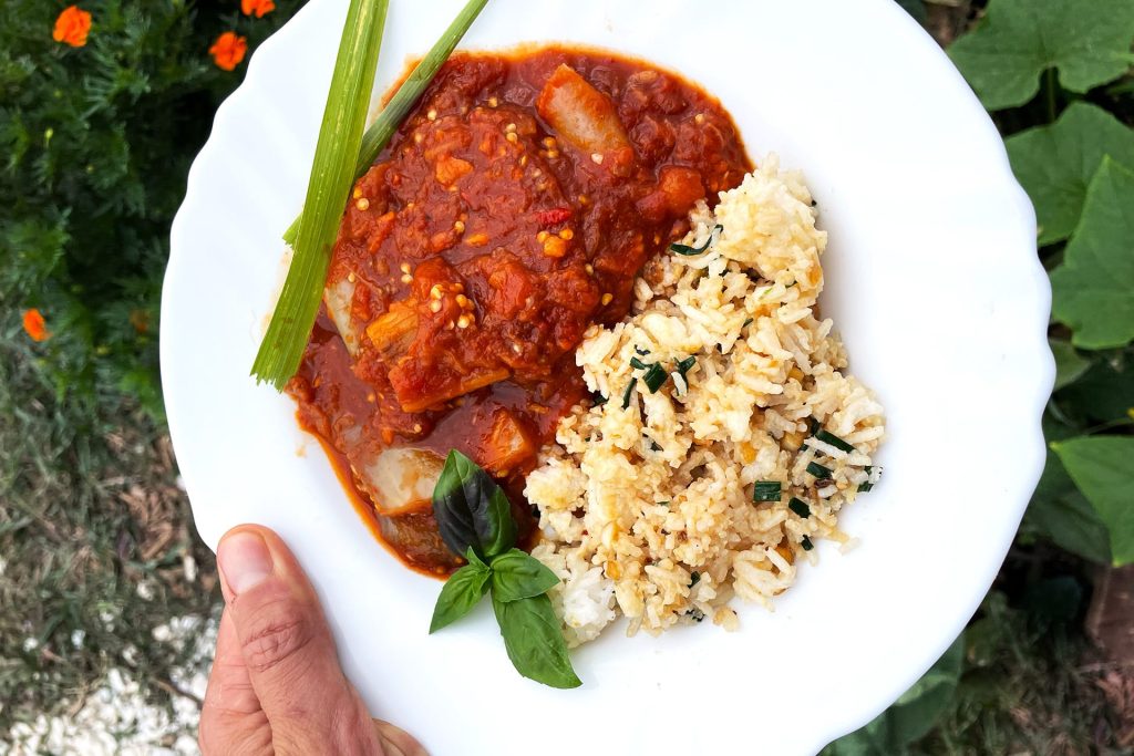 Nasi goreng met aubergine